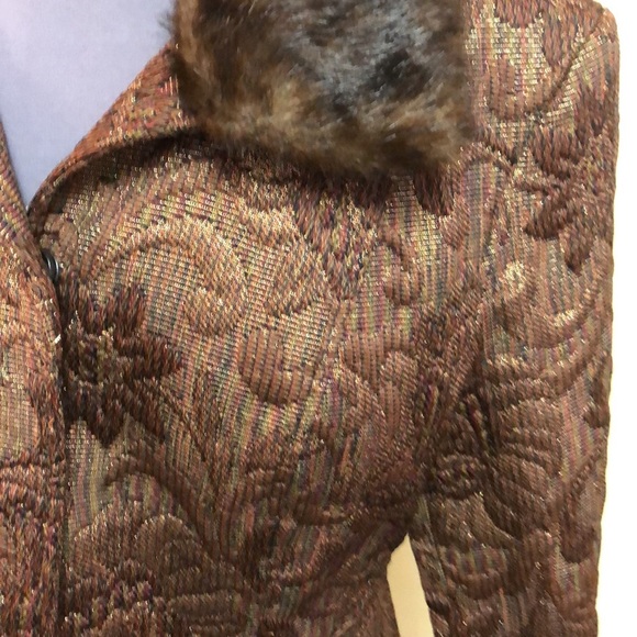 Nancy Bolen Metallic Brocade  crop Jacket with Faux fur Trim, size Small, Fitted - Picture 3 of 7